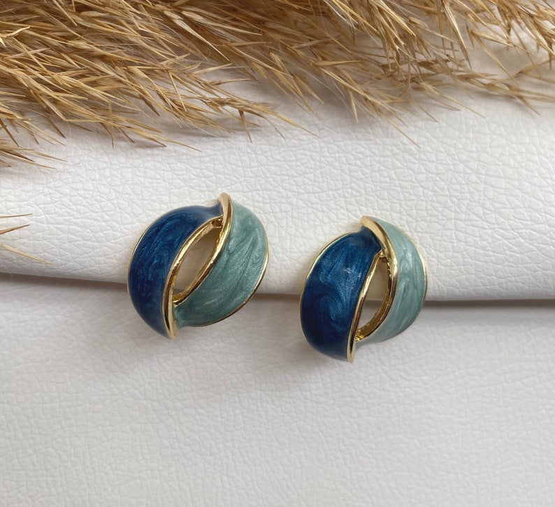 Ohrclips blau aus Kunststoff und Metal, Ohrringe für ohne Ohrringe-Loch, elegant und handgefertigt, handmade, simple fashion 32 image 1