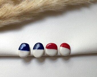 Ohrclips aus Ton weiß und blau oder rot, für schmale bis normale Ohrläppchen, einzigartig, handgemacht#73