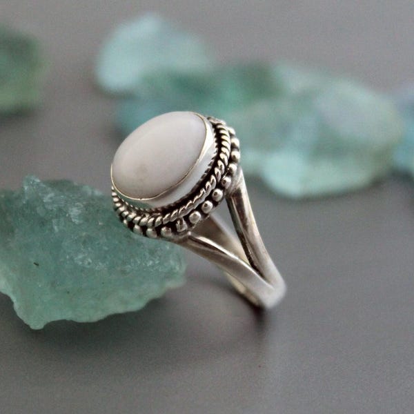 White agate ring