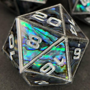 アワビの貝殻、D20 鋭角樹脂多面体 DnD ダイス 35 mm チョンク