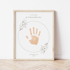 El mejor arte con huellas de manos para el Día de la Madre de la Abuela, regalo para el Día de la Madre 2025 de un nieto, manualidad sencilla e imprimible con el año, regalo de recuerdo.