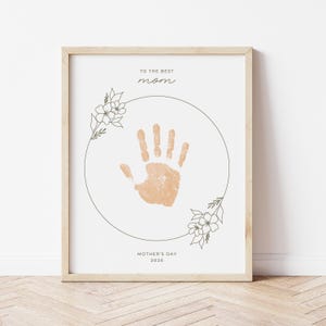 Arte con huella de mano para el Día de la Madre, tarjeta del Día de la Madre 2025 para esposa de un niño, manualidad minimalista imprimible con el año, regalo de recuerdo para mamá