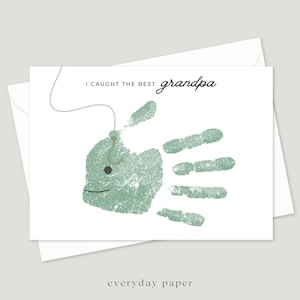 Carte d'empreinte de main de poisson de grand-père | carte de 5 x 7 pouces tient dans une enveloppe à envoyer par la poste | Cadeau d'anniversaire de grand-père artisanal au fil de pêche des petits-enfants | Fête des pères