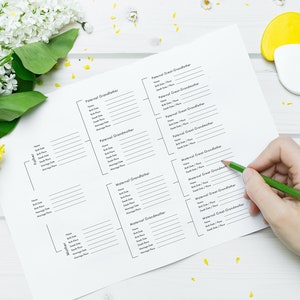 Op de afbeelding: Een printbare stamboom met ruimte om namen, geboortedata, overlijdensdata en huwelijkslocaties in te vullen. De stamboom is verdeeld in secties voor de vaderlijke en moederlijke lijn, inclusief overgrootouders, grootouders en ouders.