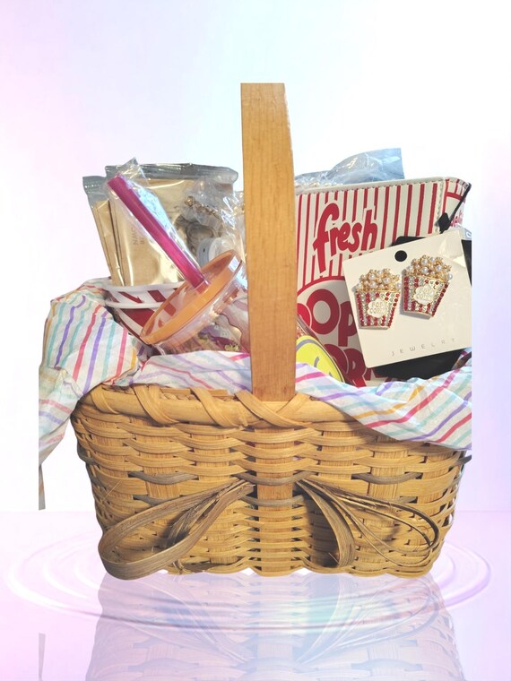 Charming Popcorn shoulder purse with popcorn trimmings.