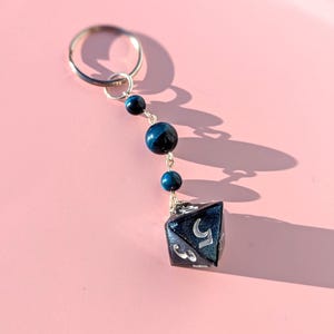 Blå Safir | D8 Tärningsnyckelring