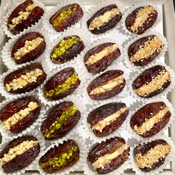 Caja de regalo de dátiles Medjool rellenos: frutos secos orgánicos, delicias para celebrar