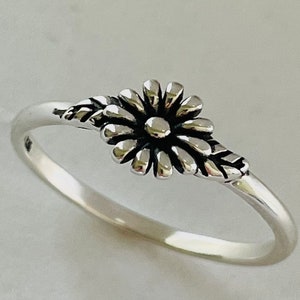 Sterling Silver Daisy Ring with Leaves: Dainty Boho Floral Ring