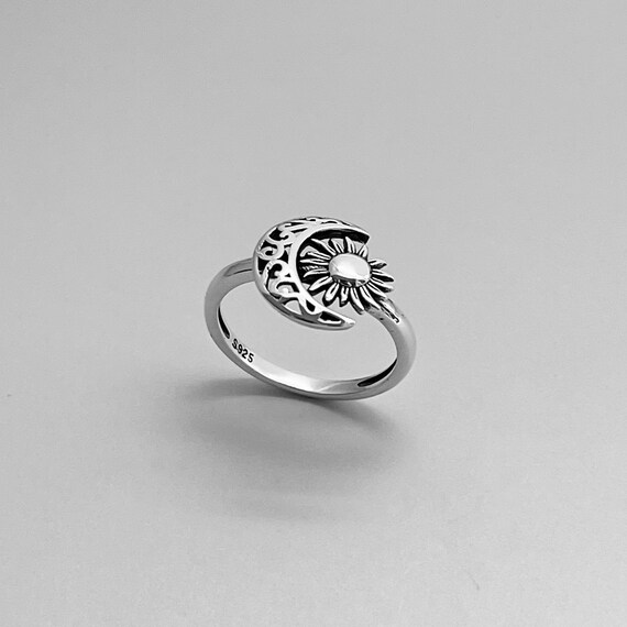 【韓国のみ】 TOWTOW.ARCHIVE Celestial Ring Silver Sterling Silver Sun and Moon Ring, Sunshine Ring, Silver