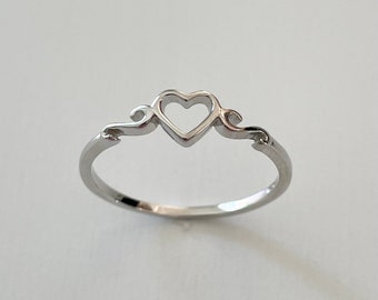 指輪・リング ME Heart Ring Dainty Heart Swirl Sides Sterling Silver Ring, Heart Ring