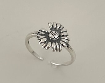 Daisy Flower Sterling Silver Toe Ring - Daisy Toe Ring - Midi Ring - Adjustable Band - Silver Band Toe Ring - Floral Toe Ring.