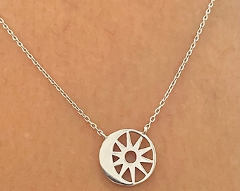 Elegant halsband med sol- och månehänge i sterlingsilver - Celestial Jewelry