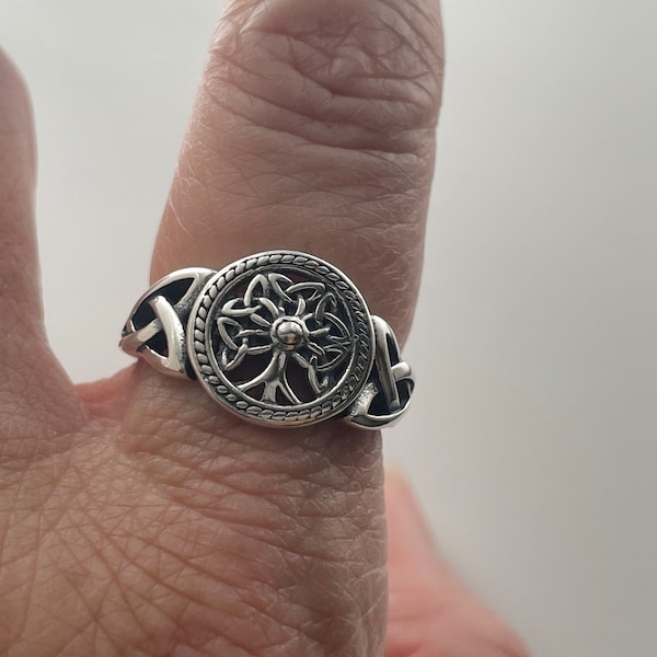 Sterling Silver Tree of Life Ring, Celtic Triquetras Family Tree Ring, Silver Celtic Ring, Triquetras Tree of Life Ring, Promise Tree Ring.