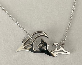Collar con colgante de ola surfera de plata de ley - Joyería de playa