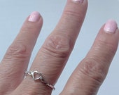 指輪・リング ME Heart Ring Dainty Heart Swirl Sides Sterling Silver Ring, Heart Ring