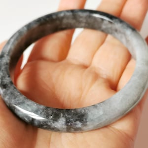 58+mm natürlicher Burma Jadeit Armreif Typ A unbehandelter Edelstein Feicui chinesische Tuschmalerei Stil
