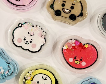 Llavero con dije de resina estilo Kawaii KPop hecho a mano, carrete para insignias y agarre para teléfono