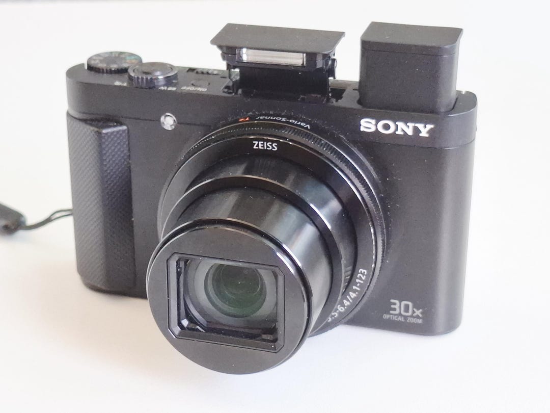 Sony Cyber-shot HX90 High Zoom, 30x Optical Zoom Lens