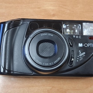 ビンテージ M-optic AF-Zoom 700 35-70 mm (Samsung) シンプルなポイント&シュート 35 mm フィルム コンパクト カメラ、テスト済み、オリジナル ケース付き