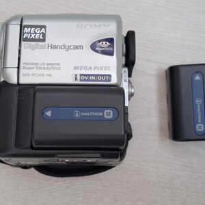 Vintage Sony DCR-PC101 Minidv Memory Stick Digital Video Camcorder