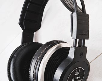 Rare cuffie vintage di punta AKG K340, dinamiche elettrostatiche di alta gamma.