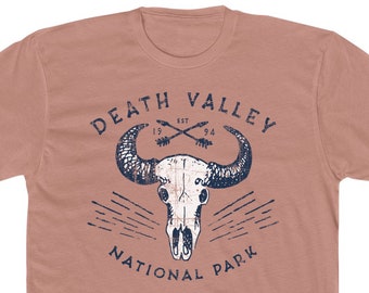 Maglietta Death Valley National Park per uomo e donna • Maglietta unisex 100% cotone • Rosa deserto • Design teschio retrò
