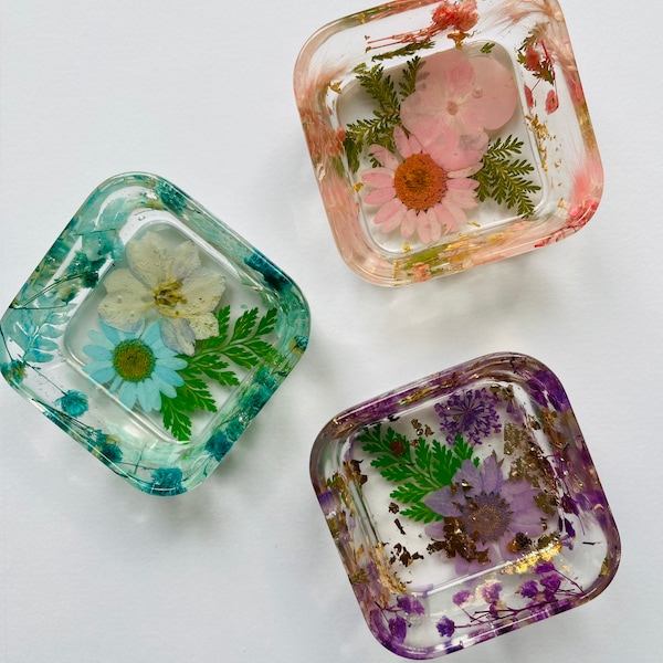 Resin ring dish,floral,jewelry dish,birthday,wedding,Mother’s Day. Pressed flowers,ring dish earring tray,ring tray.Valentine’s Day