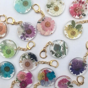 Resin floral keychains, cute keychain, gifts,birthday,pressed flowers.car keys,stocking stuffer,stocking stuffer ,mothers,keychain,Christmas