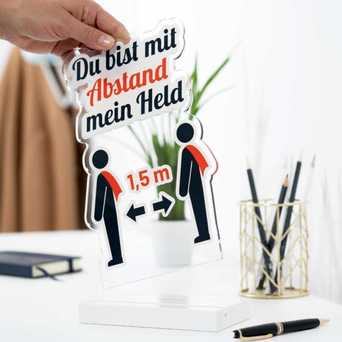 Corona Hinweisschild Abstandsgebot & Maskenpflicht – Acrylaufsteller, 20x17,5 Cm, Nussbaum Sockel | Deko Aufsteller