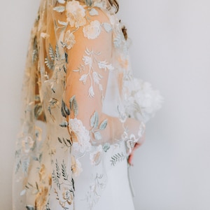 Embroidered Rose Wedding Veil: Peach Floral Lace Cathedral Veil - Rosa