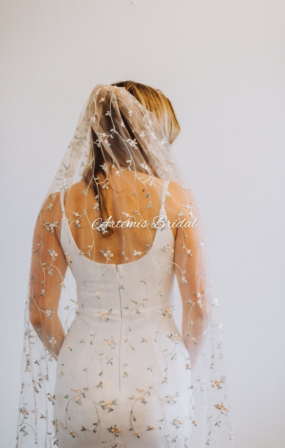 Embroidered mid-length veil. Mid-Length Veil with Metallic Embroidered Trim | David main image 2