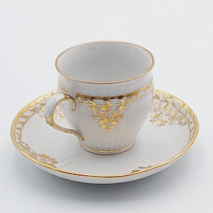KPM Berlin Rocaille Mocha Cup Mocha Place Setting Gold Flower Painting