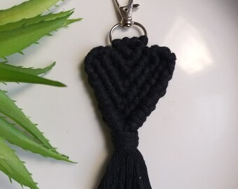 BLACK HEART KEYRING// Macrame heart keyrings