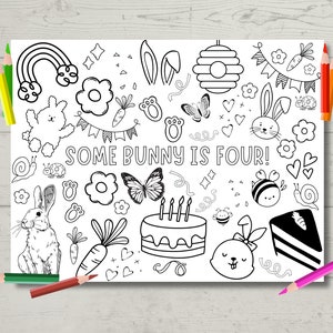 Puede incluir: Una página para colorear en blanco y negro con el texto "Some Bunny is Four!" y varias ilustraciones con temática de conejito, incluyendo un conejo, una mariposa, una abeja, una zanahoria, un pastel y un arcoíris.