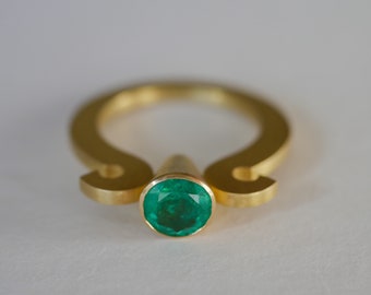Emerald ring made of 750 gold, designer ring, unique piece from the goldsmith