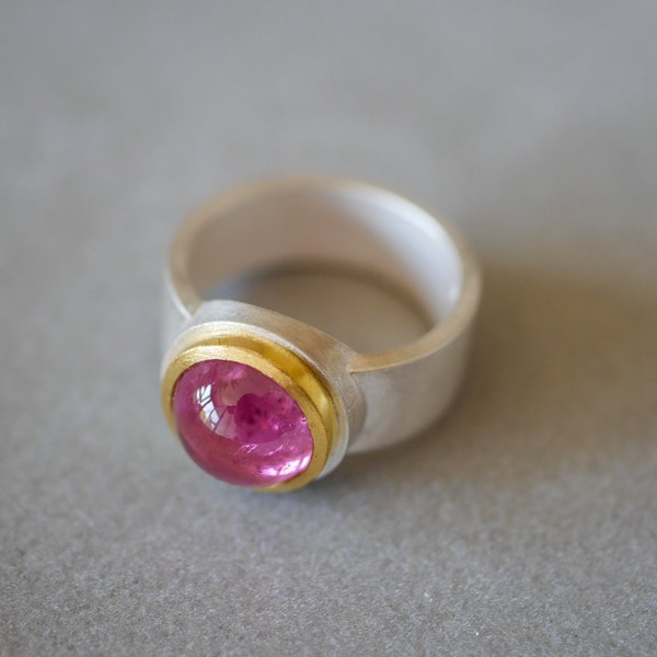Silver ring with pink tourmaline in 900 gold setting, goldsmith's work