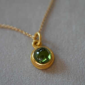 Colgante de oro de 900 con turmalina verde, colgante único hecho de oro macizo de 22k, colgante de turmalina hecho a mano por el orfebre. imagen 5