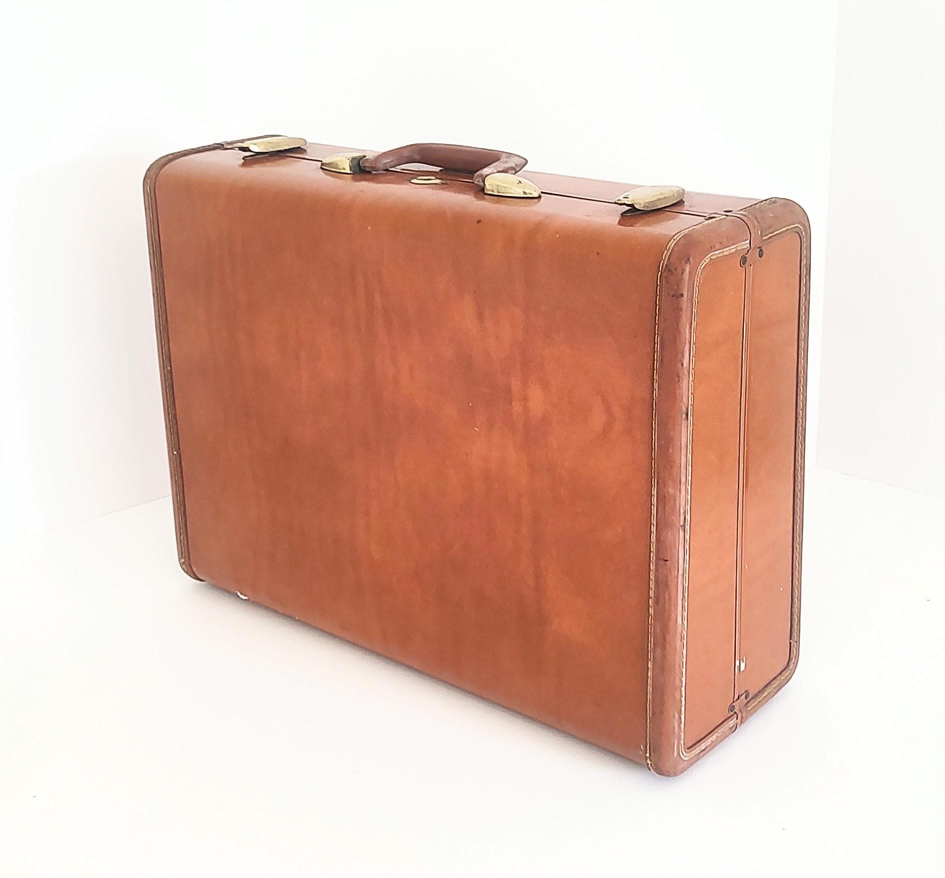 Valigia vintage Samsonite Taper Side marrone per riporre decorazioni o oggetti di scena