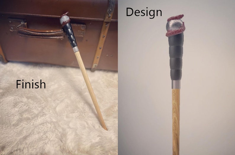 Pode incluir: Uma varinha de madeira com uma al&ccedil;a preta e prateada e uma ponta vermelha e prateada. A varinha est&aacute; sobre uma superf&iacute;cie branca e fofa. As palavras "Design" e "Acabamento" est&atilde;o escritas na imagem.