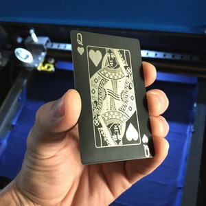 Carte à jouer en métal « Reine de coeur » || Carte-cadeau fantaisie personnalisée, cadeaux de redevance pour elle, cadeau attentionné d'anniversaire de femme royale amoureux
