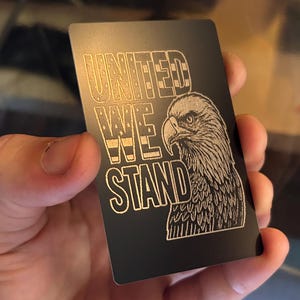 United We Stand, Metall Amerikanischer Unabhängigkeitstag Laser graviertes Andenken, Weißkopfseeadler Americana 4. Juli Sommer 1776 Patriotische Brieftascheneinsätze