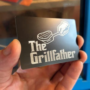Carte-cadeau en métal The Grillfather, gril gravé au laser pour la fête des pères, souvenirs de papa, barbecue, mari, parent, cuisinier, chef, décoration de film de gangsters