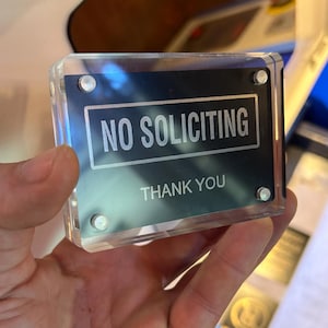 "Metall ""Nicht auffordern, danke"" Laser gravierte Plakette, eloxiertes Aluminium Wohn kommerzielle Beschilderung Öffentlichkeitsarbeit Bekanntmachung Display Kunst."
