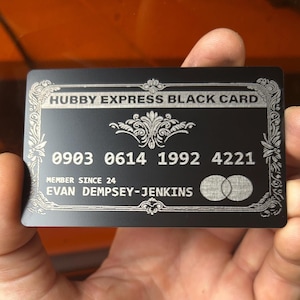 Fausse carte-cadeau personnalisée en métal noir : promotions, réductions, billets de théâtre, abonnements de saison, badges d'identification, produits dérivés, promotions, sensibilisation, cadeau de garçon d'honneur