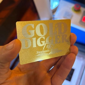 Tarjeta de identificación de metal personalizada "Gold Digger", tarjeta de regalo con nombre personalizado, recuerdos novedosos, votos matrimoniales, chistes inapropiados