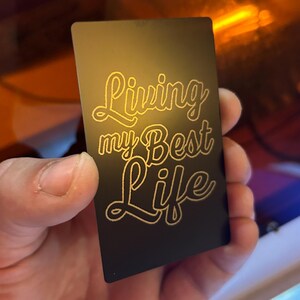 "Metall ""Living My Best Life"" Positive Affirmationskarte, Laser gravierte Geschenkidee Nachdenklich Inspirierend Motivations-Geldbörsen-Einsatz Tägliche Erinnerung."