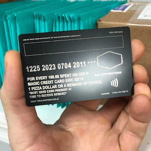 Tarjeta de presentación de aluminio anodizado con logotipo personalizado, de lujo, en metal negro y plateado: estilo "VIP Elite Platinum Centurion". Grabado personalizado.