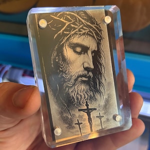 Metalen doornenkroon, drie kruisen kruisbeeld Jezus Christus scène, christelijk lasergegraveerd geanodiseerd aluminium aandenken, bladwijzer bijbelstudie