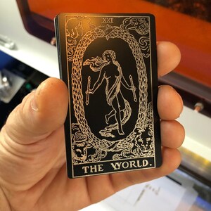 Carte de tarot « Le monde » en métal, souvenir gravé au laser, couleur au choix, ésotérique psychédélique psychique esprit spirituel oracle divin moyen
