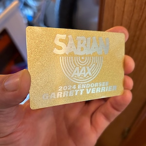 Visitenkarten aus Gold / Silbermetall, personalisiertes lasergraviertes Andenken mit abgerundeter Ecke / ein- oder doppelseitiger benutzerdefinierter Gravurservice